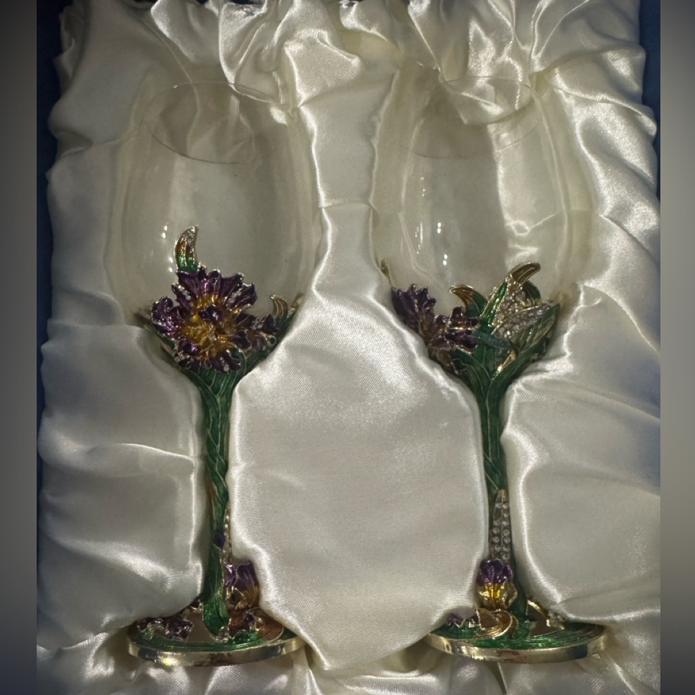 Exquisite Floral Wine Glass Set with Purple and Green Accents